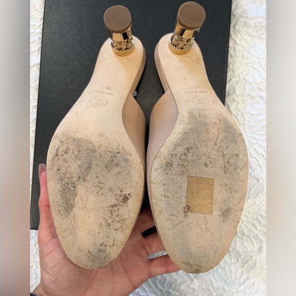CHANEL INTERLOCKING CC LOGO MULES Sz 35.5 - Picture 8 of 8